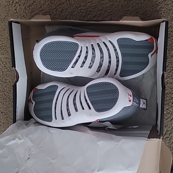 Air Jordan 12 Retro - Picture 4 of 10